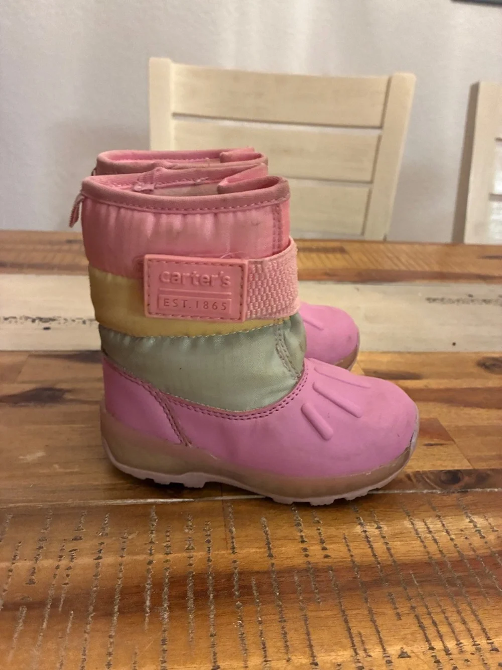 Carters light up snow boots - toddler 6